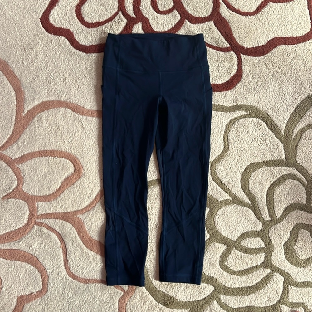 lululemon navy cropped leggings